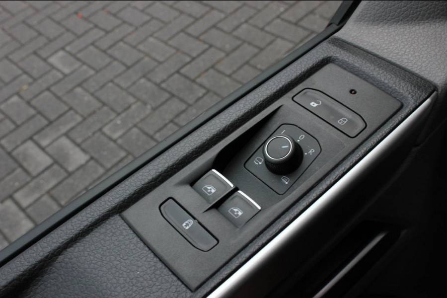 Volkswagen Transporter 2.0 TDI L2H1 150PK BULLI DC DUBBEL CABINE / LEIGHTONVANS BODYKIT / FULL OPTIONS / LEDER / FULL BLACK /APPLE