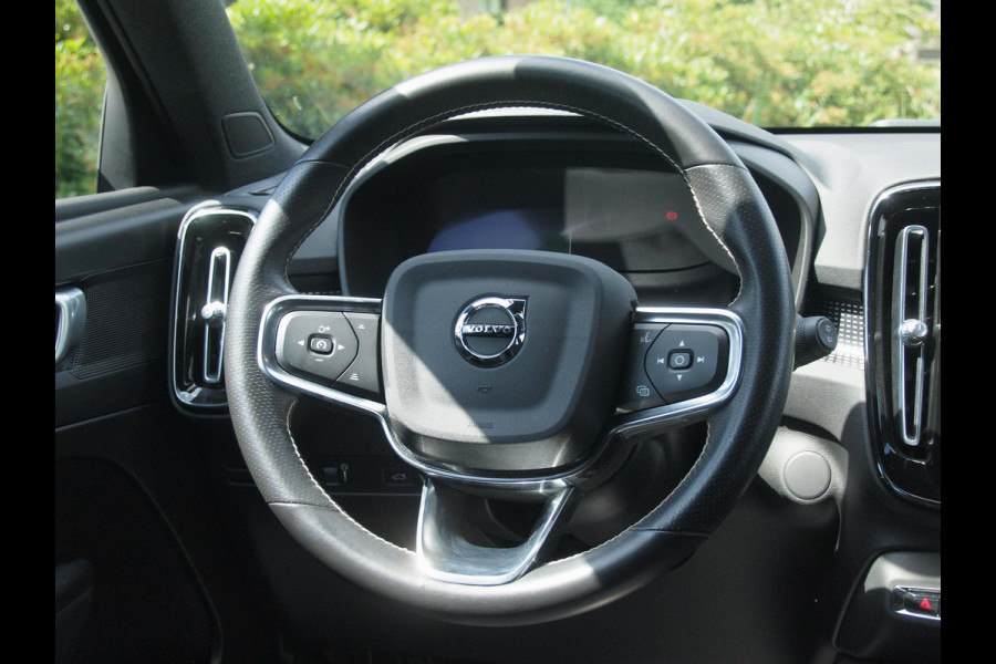 Volvo XC40 Recharge P8 AWD R-Design | SOH 91% | Trekhaak | Parkeersensoren | Apple Carplay | Cruise Control | NL-Auto |