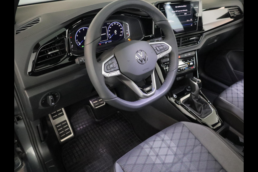 Volkswagen T-Roc 1.5 TSI R-Line 150 pk Automaat (DSG) | Navigatie via App | Panoramadak | Parkeersensoren (Park assist) | Achteruitrijcamera | Keyless | Black Style pakket | R-Line |