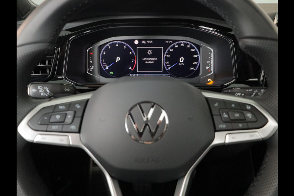 Volkswagen T-Roc 1.5 TSI R-Line 150 pk Automaat (DSG) | Navigatie via App | Panoramadak | Parkeersensoren (Park assist) | Achteruitrijcamera | Keyless | Black Style pakket | R-Line |