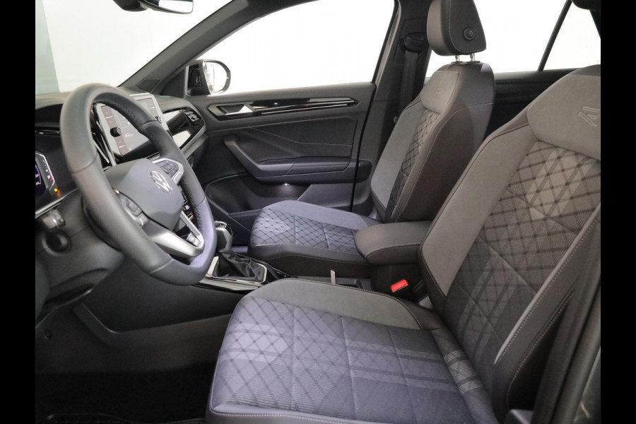 Volkswagen T-Roc 1.5 TSI R-Line 150 pk Automaat (DSG) | Navigatie via App | Panoramadak | Parkeersensoren (Park assist) | Achteruitrijcamera | Keyless | Black Style pakket | R-Line |