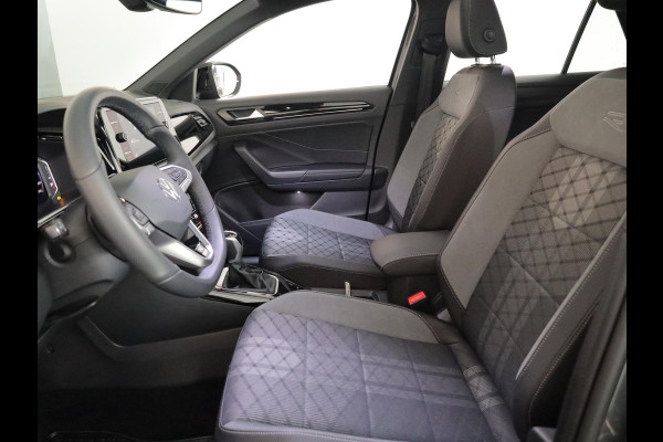 Volkswagen T-Roc 1.5 TSI R-Line 150 pk Automaat (DSG) | Navigatie via App | Panoramadak | Parkeersensoren (Park assist) | Achteruitrijcamera | Keyless | Black Style pakket | R-Line |