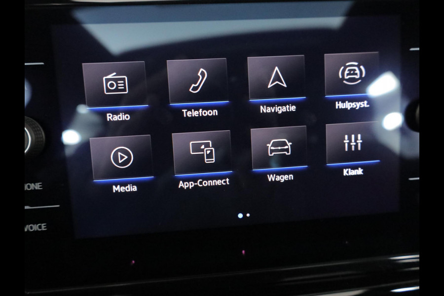 Volkswagen T-Roc 1.5 TSI R-Line 150 pk Automaat (DSG) | Navigatie via App | Panoramadak | Parkeersensoren (Park assist) | Achteruitrijcamera | Keyless | Black Style pakket | R-Line |