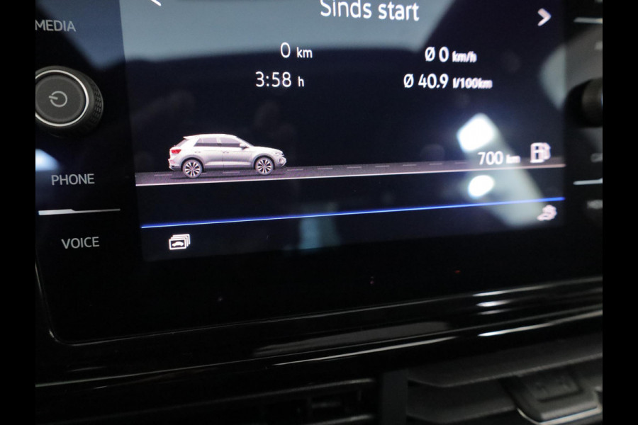Volkswagen T-Roc 1.5 TSI R-Line 150 pk Automaat (DSG) | Navigatie via App | Panoramadak | Parkeersensoren (Park assist) | Achteruitrijcamera | Keyless | Black Style pakket | R-Line |