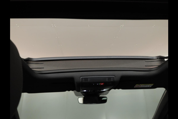 Volkswagen T-Roc 1.5 TSI R-Line 150 pk Automaat (DSG) | Navigatie via App | Panoramadak | Parkeersensoren (Park assist) | Achteruitrijcamera | Keyless | Black Style pakket | R-Line |