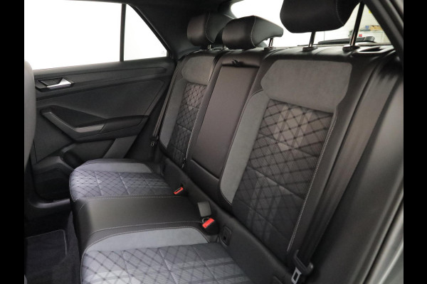 Volkswagen T-Roc 1.5 TSI R-Line 150 pk Automaat (DSG) | Navigatie via App | Panoramadak | Parkeersensoren (Park assist) | Achteruitrijcamera | Keyless | Black Style pakket | R-Line |