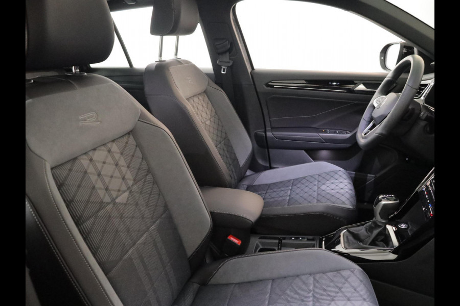 Volkswagen T-Roc 1.5 TSI R-Line 150 pk Automaat (DSG) | Navigatie via App | Panoramadak | Parkeersensoren (Park assist) | Achteruitrijcamera | Keyless | Black Style pakket | R-Line |