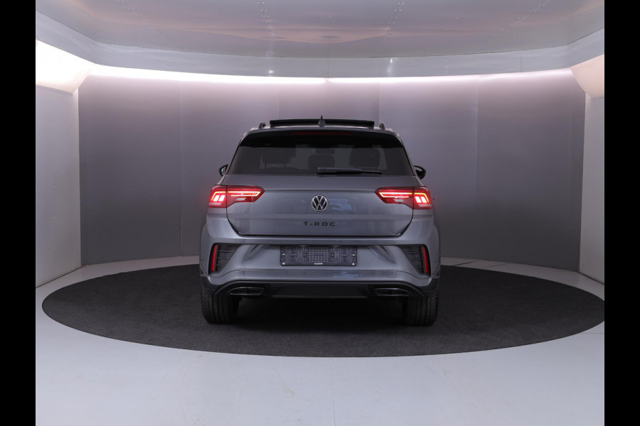 Volkswagen T-Roc 1.5 TSI R-Line 150 pk Automaat (DSG) | Navigatie via App | Panoramadak | Parkeersensoren (Park assist) | Achteruitrijcamera | Keyless | Black Style pakket | R-Line |
