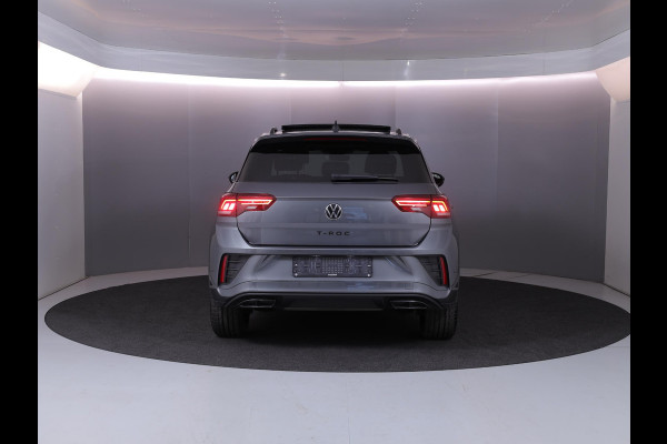Volkswagen T-Roc 1.5 TSI R-Line 150 pk Automaat (DSG) | Navigatie via App | Panoramadak | Parkeersensoren (Park assist) | Achteruitrijcamera | Keyless | Black Style pakket | R-Line |