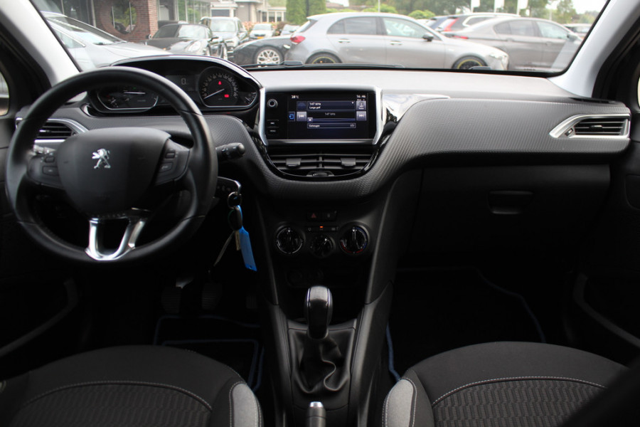 Peugeot 208 1.2 PureTech Blue Lease Executive / DISTR.RIEM VV / Navigatie / Parkeerhulp achter / 16'' / CarPlay / Cruise Control