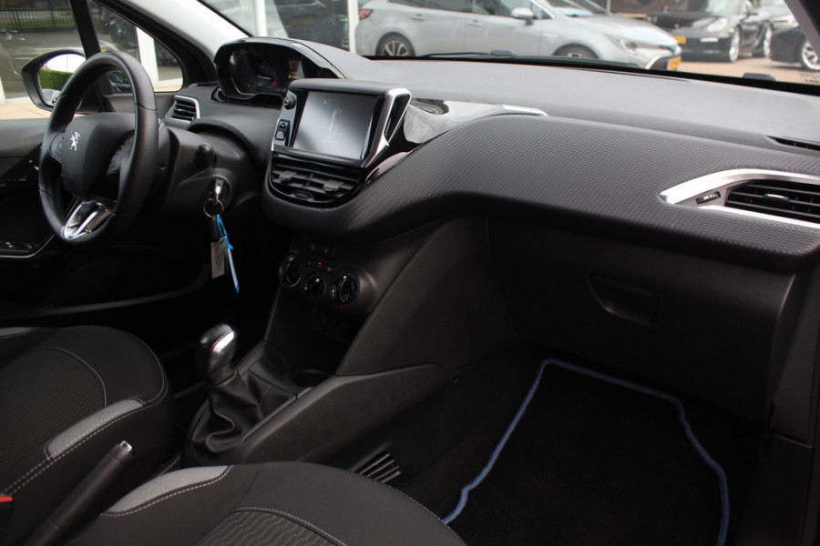 Peugeot 208 1.2 PureTech Blue Lease Executive / DISTR.RIEM VV / Navigatie / Parkeerhulp achter / 16'' / CarPlay / Cruise Control