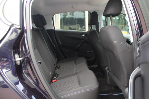 Peugeot 208 1.2 PureTech Blue Lease Executive / DISTR.RIEM VV / Navigatie / Parkeerhulp achter / 16'' / CarPlay / Cruise Control