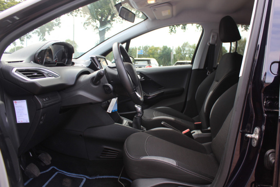 Peugeot 208 1.2 PureTech Blue Lease Executive / DISTR.RIEM VV / Navigatie / Parkeerhulp achter / 16'' / CarPlay / Cruise Control