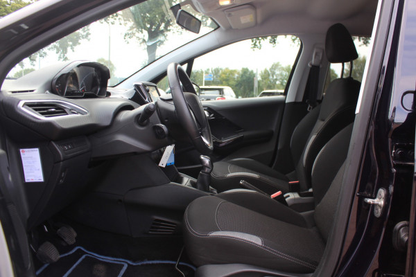Peugeot 208 1.2 PureTech Blue Lease Executive / DISTR.RIEM VV / Navigatie / Parkeerhulp achter / 16'' / CarPlay / Cruise Control