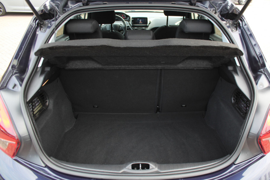 Peugeot 208 1.2 PureTech Blue Lease Executive / DISTR.RIEM VV / Navigatie / Parkeerhulp achter / 16'' / CarPlay / Cruise Control