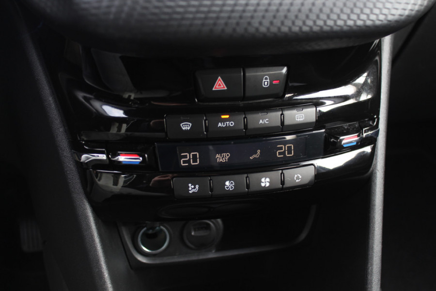 Peugeot 208 1.2 PureTech Blue Lease Executive / DISTR.RIEM VV / Navigatie / Parkeerhulp achter / 16'' / CarPlay / Cruise Control