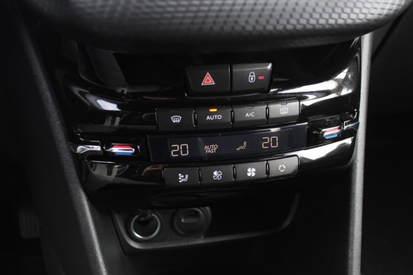 Peugeot 208 1.2 PureTech Blue Lease Executive / DISTR.RIEM VV / Navigatie / Parkeerhulp achter / 16'' / CarPlay / Cruise Control