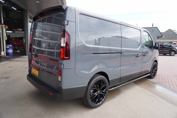 Renault Trafic 2.0 Blue dCi 130PK L2H1 Advance Schuifdeur L+R Black Edition Nr. V058 | Airco | Cruise | Navigatie | Camera | All season+ 20" LM Velgen