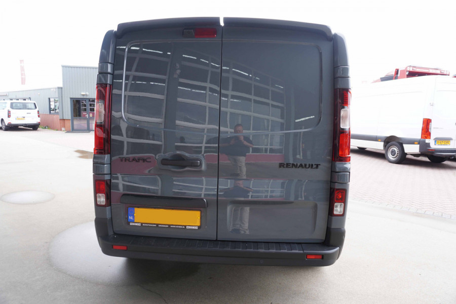 Renault Trafic 2.0 Blue dCi 130PK L2H1 Advance Schuifdeur L+R Black Edition Nr. V058 | Airco | Cruise | Navigatie | Camera | All season+ 20" LM Velgen