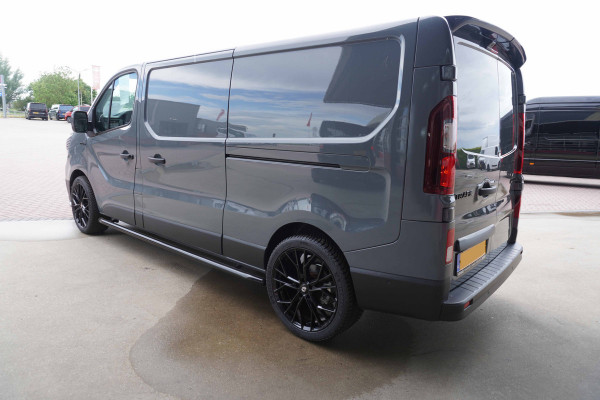 Renault Trafic 2.0 Blue dCi 130PK L2H1 Advance Schuifdeur L+R Black Edition Nr. V058 | Airco | Cruise | Navigatie | Camera | All season+ 20" LM Velgen
