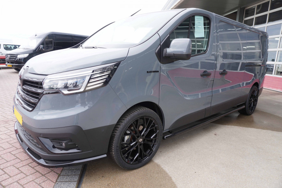 Renault Trafic 2.0 Blue dCi 130PK L2H1 Advance Schuifdeur L+R Black Edition Nr. V058 | Airco | Cruise | Navigatie | Camera | All season+ 20" LM Velgen