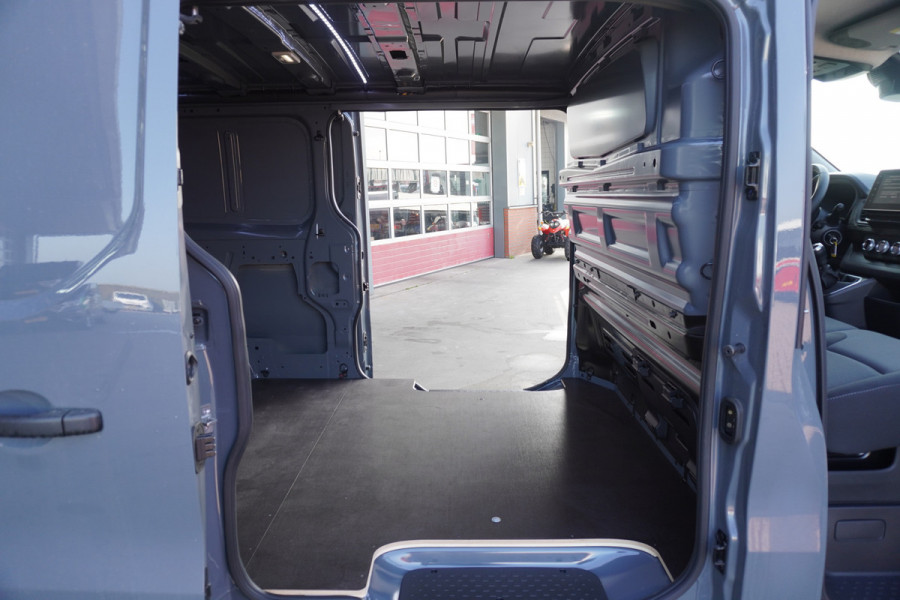 Renault Trafic 2.0 Blue dCi 130PK L2H1 Advance Schuifdeur L+R Black Edition Nr. V058 | Airco | Cruise | Navigatie | Camera | All season+ 20" LM Velgen