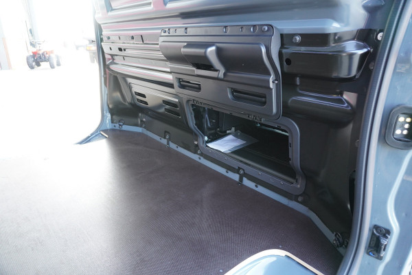 Renault Trafic 2.0 Blue dCi 130PK L2H1 Advance Schuifdeur L+R Black Edition Nr. V058 | Airco | Cruise | Navigatie | Camera | All season+ 20" LM Velgen