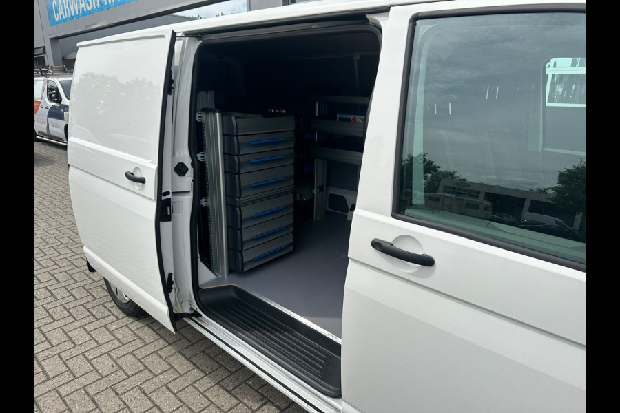 Volkswagen Transporter 2.0 TDI L2H1 28 BPM Vrij/(Complete inrichting Sortimo)/150pk/Camera