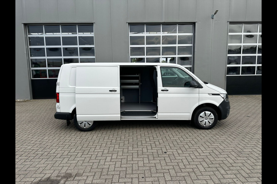 Volkswagen Transporter 2.0 TDI L2H1 28 BPM Vrij/(Complete inrichting Sortimo)/150pk/Camera
