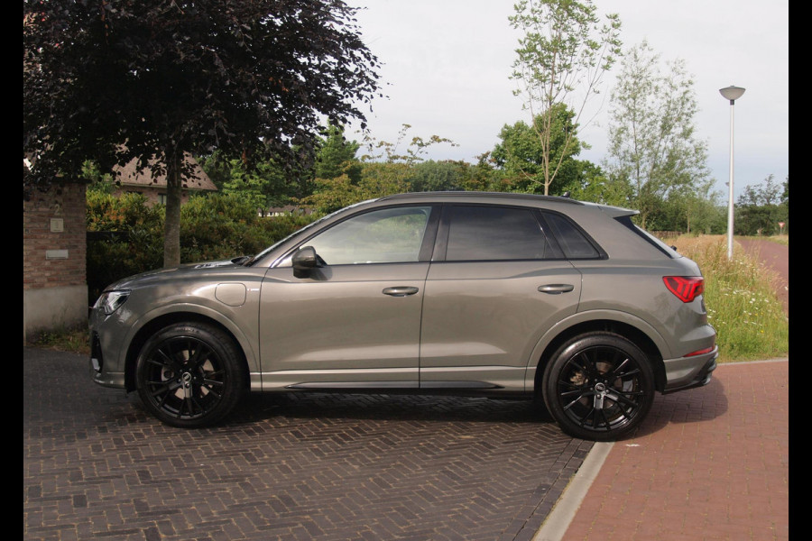 Audi Q3 45 TFSI e S edition | 2 X S-Line | Plug-in Hybride |Apple Carplay | Cruise Control | Parkeersensoren | 20 Inch | NL-Auto |