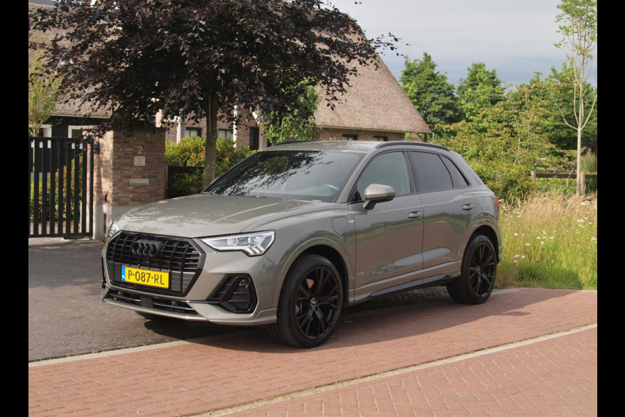Audi Q3 45 TFSI e S edition | 2 X S-Line | Plug-in Hybride |Apple Carplay | Cruise Control | Parkeersensoren | 20 Inch | NL-Auto |