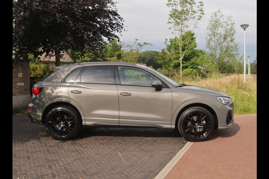 Audi Q3 45 TFSI e S edition | 2 X S-Line | Plug-in Hybride |Apple Carplay | Cruise Control | Parkeersensoren | 20 Inch | NL-Auto |