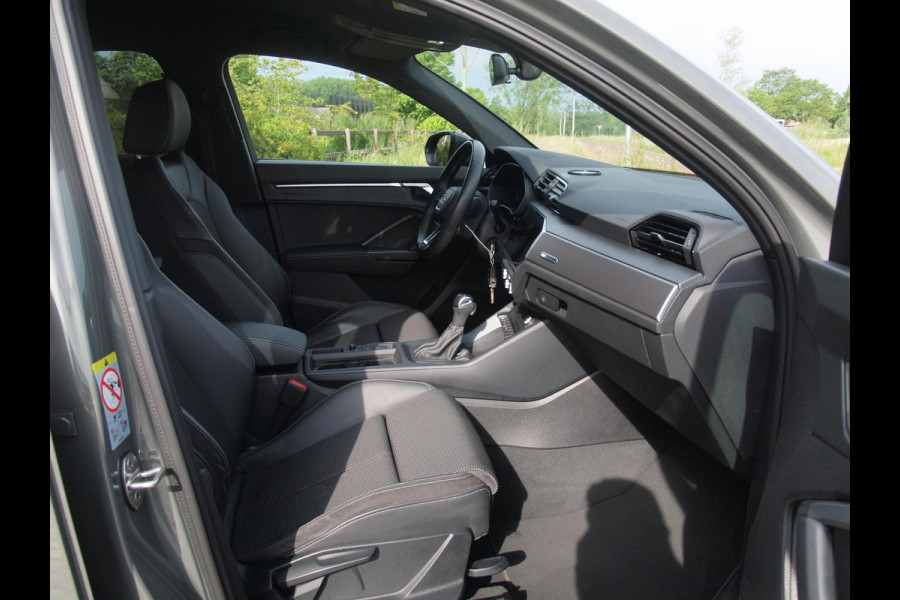 Audi Q3 45 TFSI e S edition | 2 X S-Line | Plug-in Hybride |Apple Carplay | Cruise Control | Parkeersensoren | 20 Inch | NL-Auto |