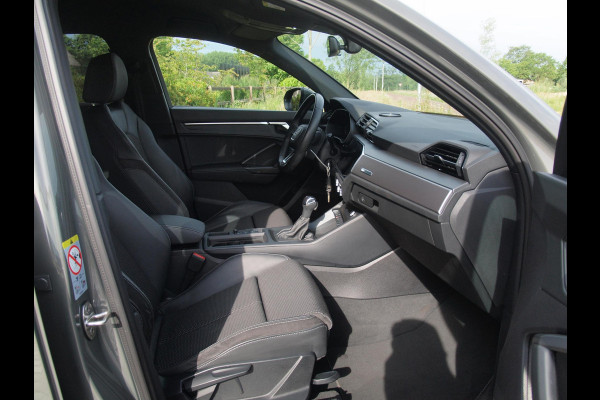 Audi Q3 45 TFSI e S edition | 2 X S-Line | Plug-in Hybride |Apple Carplay | Cruise Control | Parkeersensoren | 20 Inch | NL-Auto |