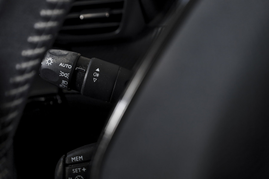 Peugeot 208 1.2 PureTech 100 PK Allure | Dig.Cockpit | Cruise | Camera | PDC | App. Connect | Auto.Airco | LM 16" |