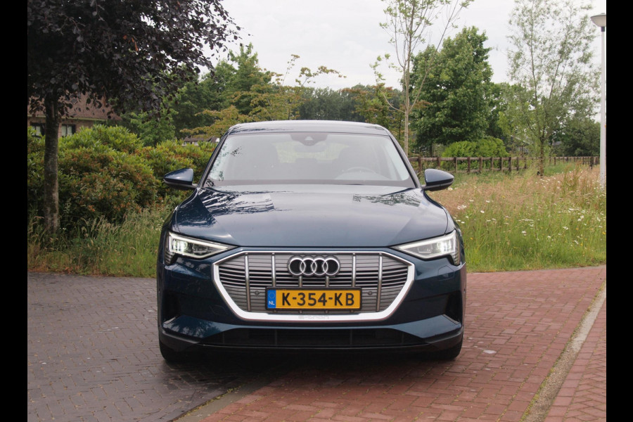 Audi e-tron 50 quattro edition 71 kWh | Trekhaak | 21 Inch Velgen | DAB | Parkeersensoren | Dealer onderhouden | NL-Auto |