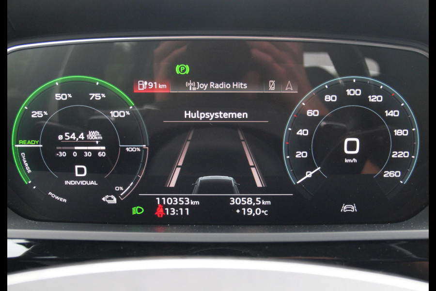 Audi e-tron 50 quattro edition 71 kWh | Trekhaak | 21 Inch Velgen | DAB | Parkeersensoren | Dealer onderhouden | NL-Auto |