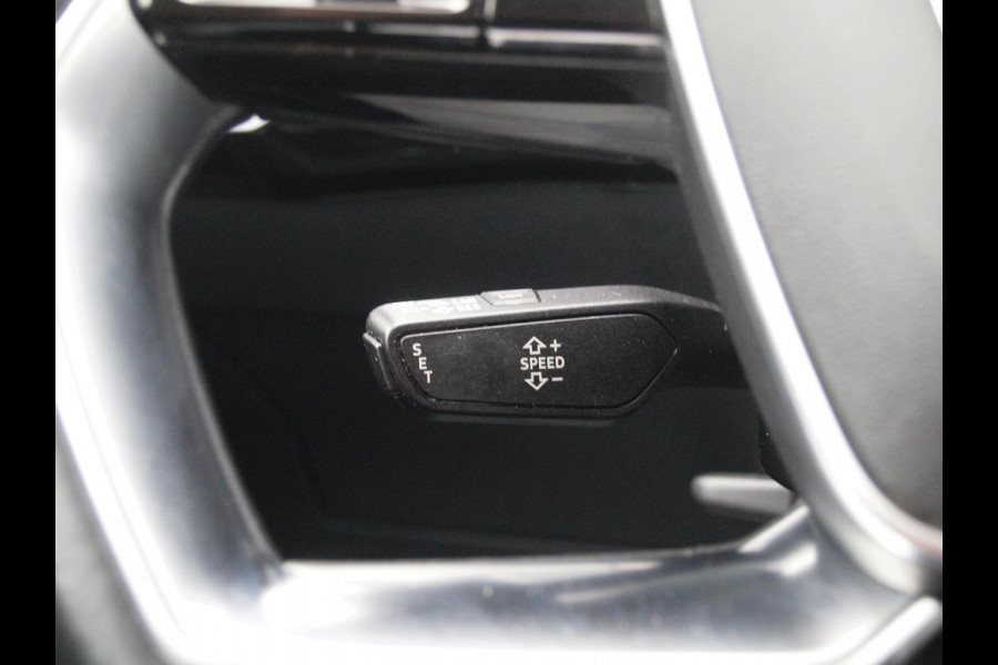 Audi e-tron 50 quattro edition 71 kWh | Trekhaak | 21 Inch Velgen | DAB | Parkeersensoren | Dealer onderhouden | NL-Auto |