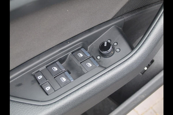 Audi e-tron 50 quattro edition 71 kWh | Trekhaak | 21 Inch Velgen | DAB | Parkeersensoren | Dealer onderhouden | NL-Auto |