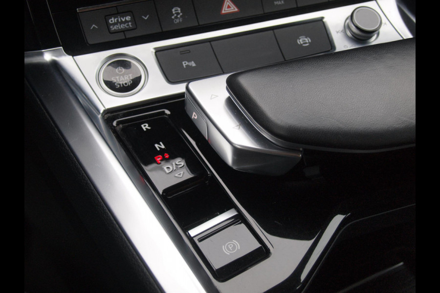 Audi e-tron 50 quattro edition 71 kWh | Trekhaak | 21 Inch Velgen | DAB | Parkeersensoren | Dealer onderhouden | NL-Auto |