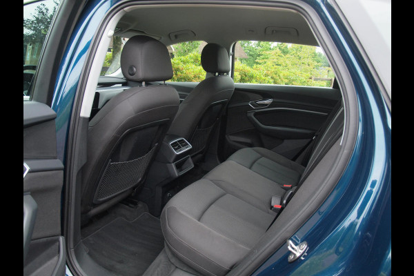Audi e-tron 50 quattro edition 71 kWh | Trekhaak | 21 Inch Velgen | DAB | Parkeersensoren | Dealer onderhouden | NL-Auto |