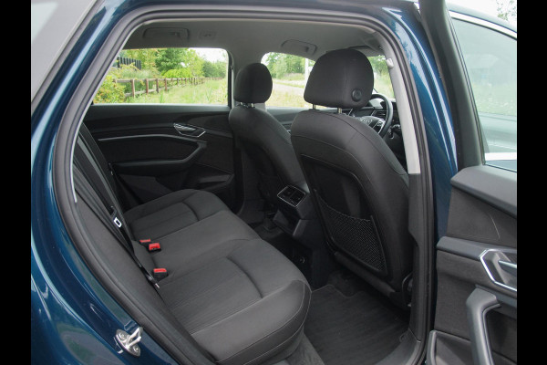 Audi e-tron 50 quattro edition 71 kWh | Trekhaak | 21 Inch Velgen | DAB | Parkeersensoren | Dealer onderhouden | NL-Auto |
