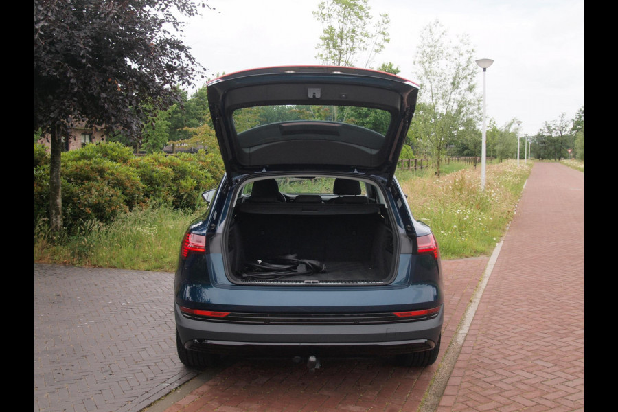 Audi e-tron 50 quattro edition 71 kWh | Trekhaak | 21 Inch Velgen | DAB | Parkeersensoren | Dealer onderhouden | NL-Auto |