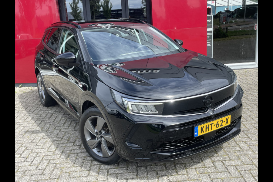 Opel Grandland 1.2 Turbo | 18" Velgen | Camera | Stoel/Stuurwiel verwarming | regensensor | Navigatie