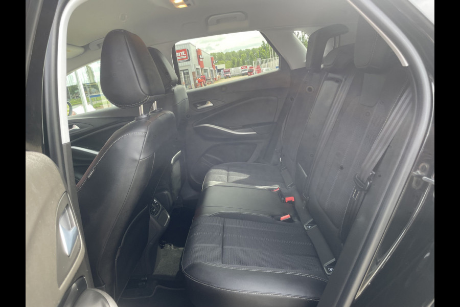 Opel Grandland 1.2 Turbo | 18" Velgen | Camera | Stoel/Stuurwiel verwarming | regensensor | Navigatie