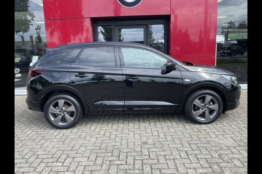 Opel Grandland 1.2 Turbo | 18" Velgen | Camera | Stoel/Stuurwiel verwarming | regensensor | Navigatie