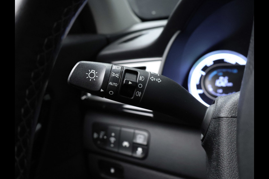 Kia Niro 1.6 GDi Hybrid Style Edition Sport (APPLE CARPLAY,NAVI,CAMERA,STOEL/STUUR VERWARMING,LED,GETINT,SPORTSTOELEN,LM VELGEN)