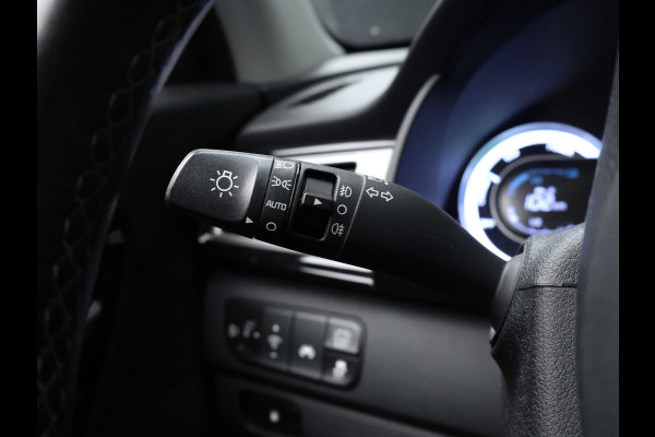 Kia Niro 1.6 GDi Hybrid Style Edition Sport (APPLE CARPLAY,NAVI,CAMERA,STOEL/STUUR VERWARMING,LED,GETINT,SPORTSTOELEN,LM VELGEN)