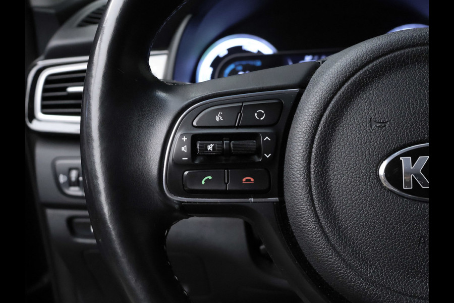 Kia Niro 1.6 GDi Hybrid Style Edition Sport (APPLE CARPLAY,NAVI,CAMERA,STOEL/STUUR VERWARMING,LED,GETINT,SPORTSTOELEN,LM VELGEN)