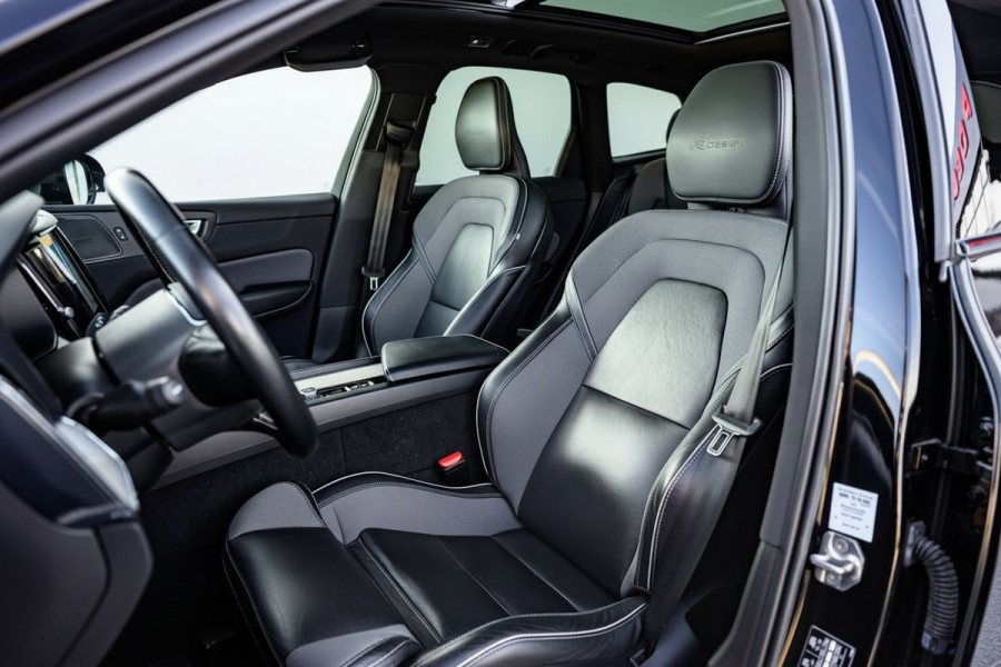 Volvo XC60 2.0 T8 Twin Engine AWD /Pano/R-Design/H&K